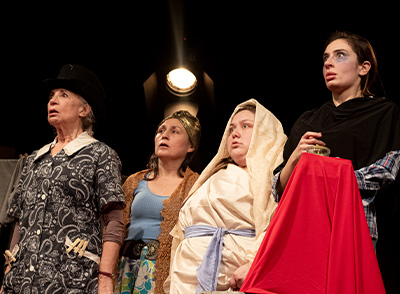 TRES-MARÍAS-Y-UNA-ROSA3